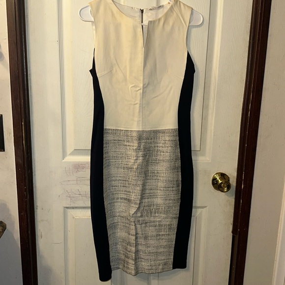 Navy and white Elie Tahari 
Dress only. Women’s Size 4 - Picture 1 of 3